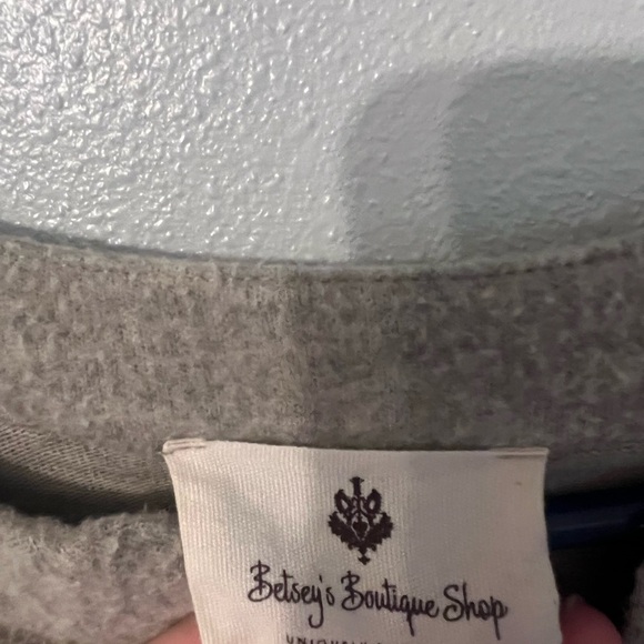 Women’s Betsey’s Boutique Grey Button Sweater Size Small NWOT - Picture 2 of 3